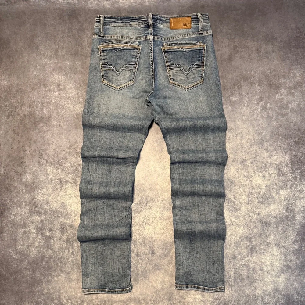 Buckle BKE Jake Straight Leg Jeans Mens 33x34 Medium Wash Blue Contrast Stitch